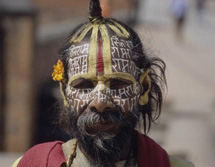 Sdasien-Reisen, Indien, Nepal: Goldenes Dreieck Kathmandutal - Mann mit Gesichtsmalerei